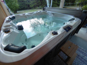 Maison chaleureuse en pleine campagne avec jacuzzi